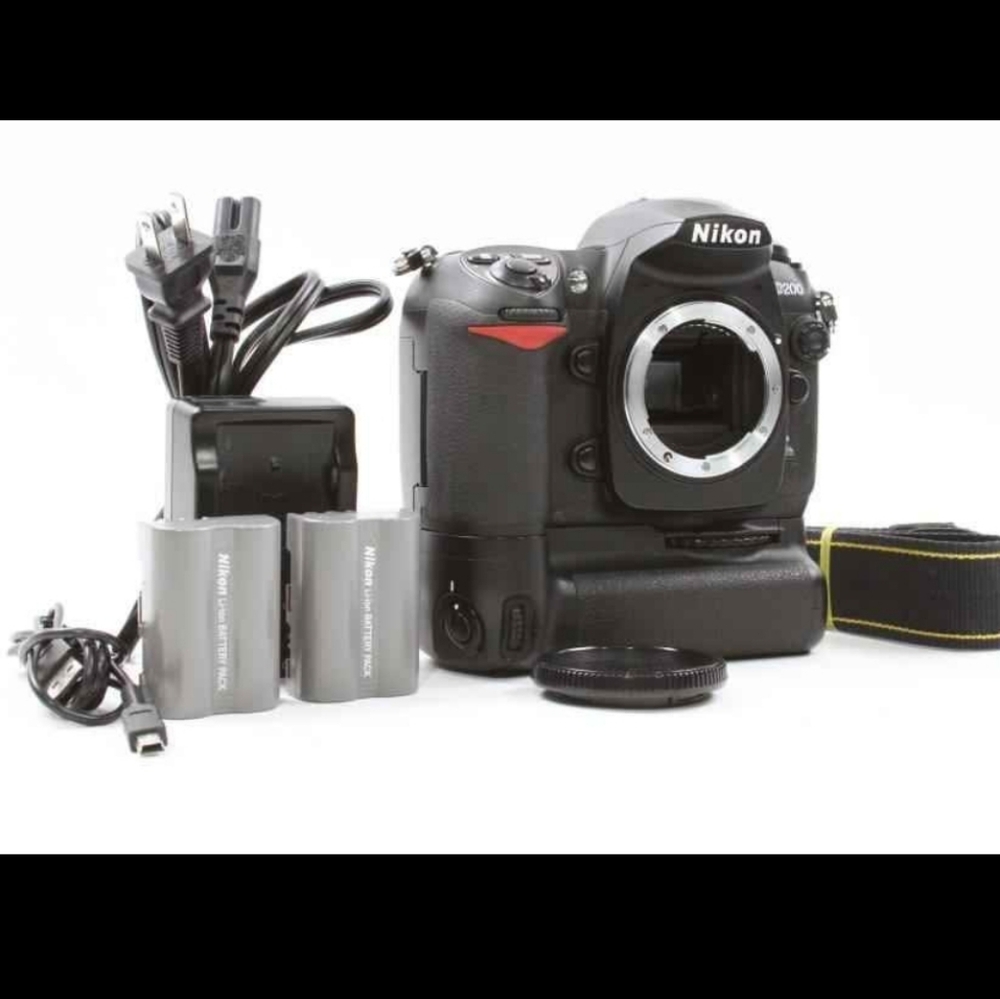 Nikon D200 10.2MP Digital SLR Camera Body w/ MB-D200 battery grip